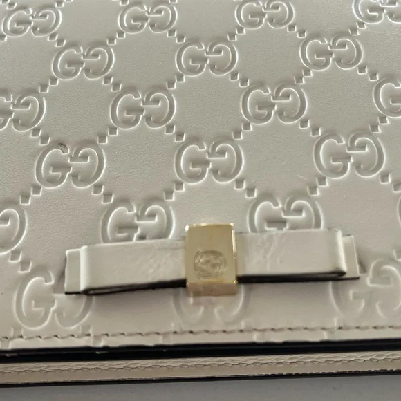 Gucci Signature White Guccissima Bow Wallet on Chain WOC Shoulder Crossbody Bag
